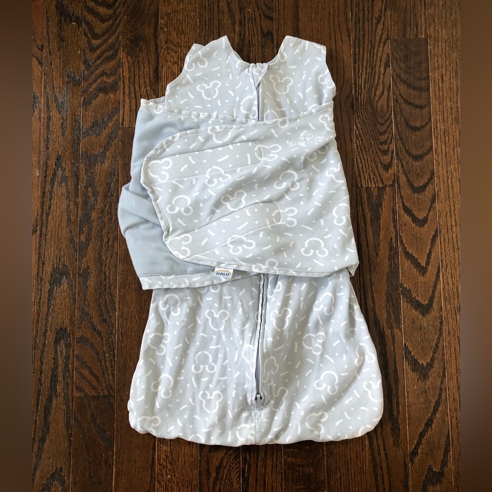 HALO SleepSack Swaddle x Disney Boys Small 3-6M Gray/White Mickey Mouse